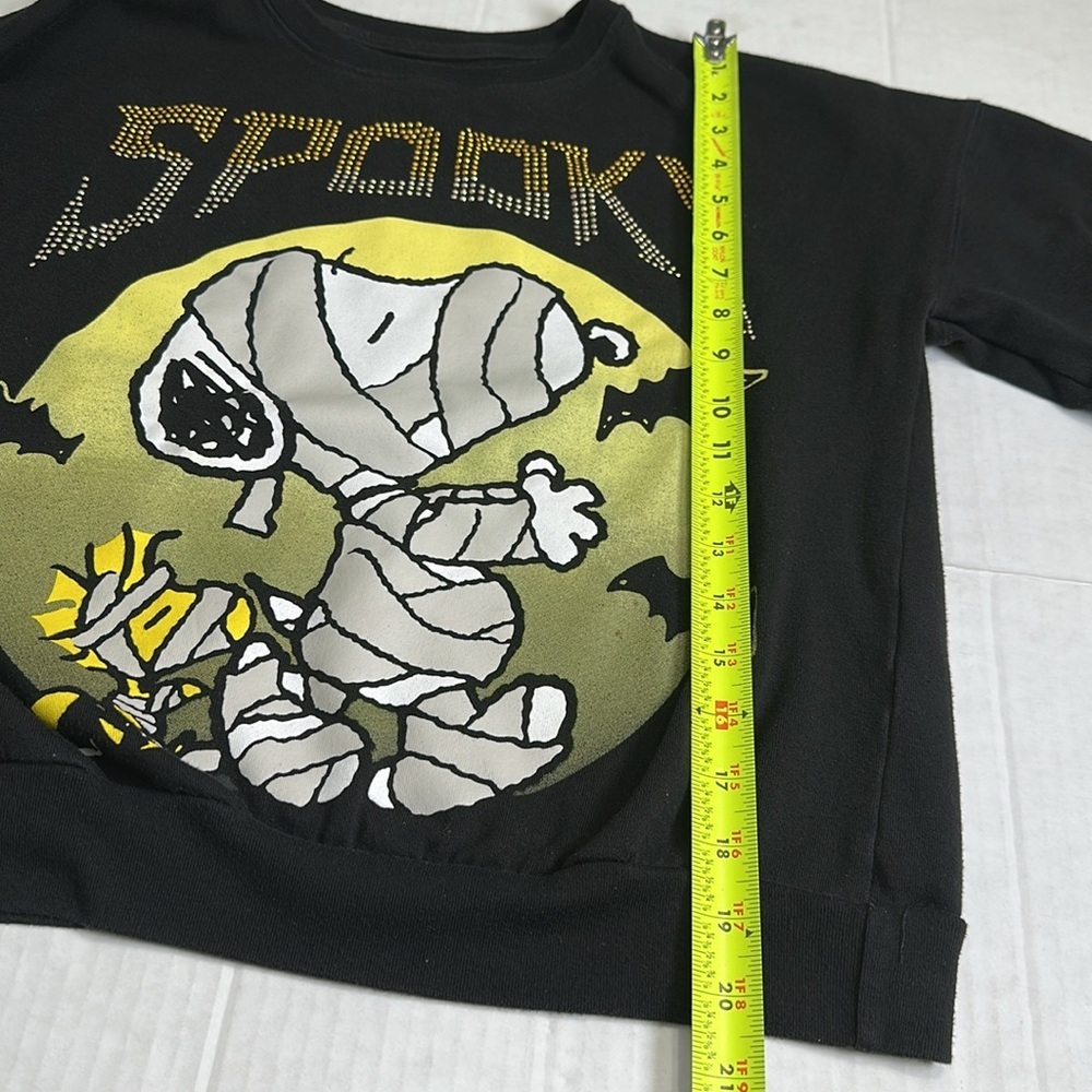 Peanuts Snoopy Spooky Halloween Black Crewneck‎ Sweatshirt Size Small Halloween - Picture 7 of 7